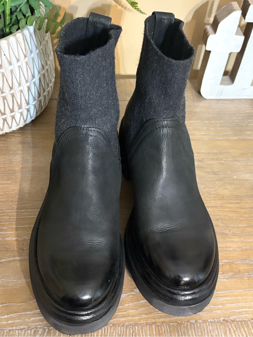 A.S.98 Edie Black Lug Sole Ankle
Boots Women's Size 6 - Picture 9 of 14